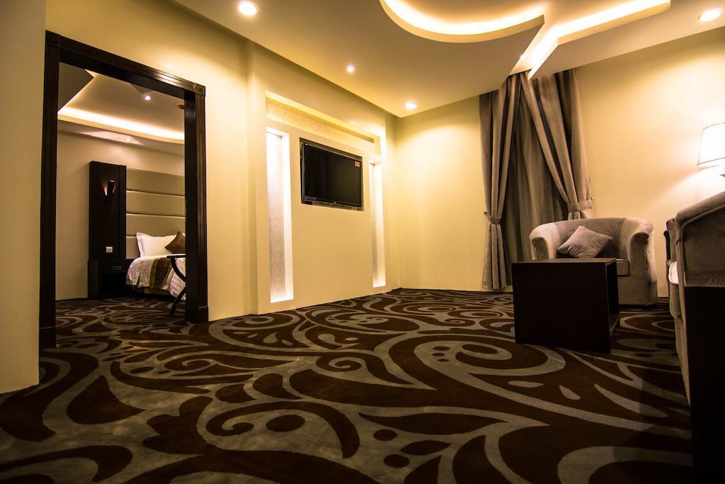 Rest Night Hotel Suites - Al Moroj Riade Quarto foto